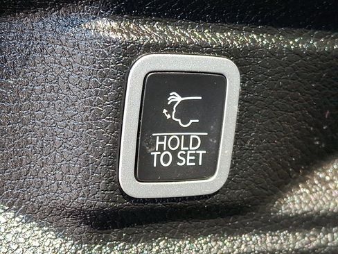 Used 2022 Jeep Grand Cherokee L Limited AWD/4WD image 29