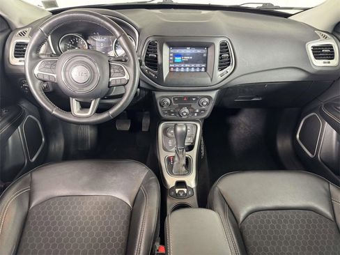 Used 2019 Jeep Compass Latitude w/ Cold Weather Group image 5