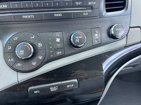 Used 2012 Toyota Sienna LE FWD image 15