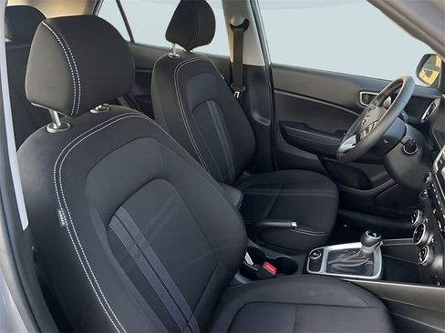 Used 2025 Hyundai Venue SEL image 10