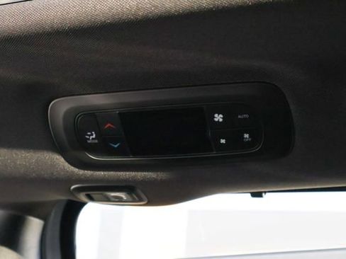 New 2026 Chrysler Pacifica Limited image 12