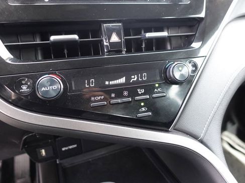 Used 2022 Toyota Camry SE w/ Convenience Package FWD image 19