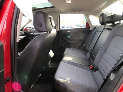 Used 2025 Volkswagen Jetta SE image 22