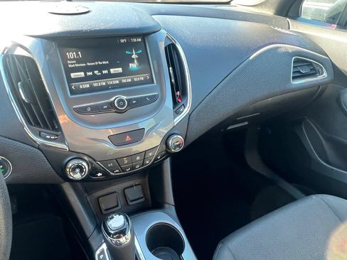 Used 2017 Chevrolet Cruze LT w/ Convenience Package FWD image 19