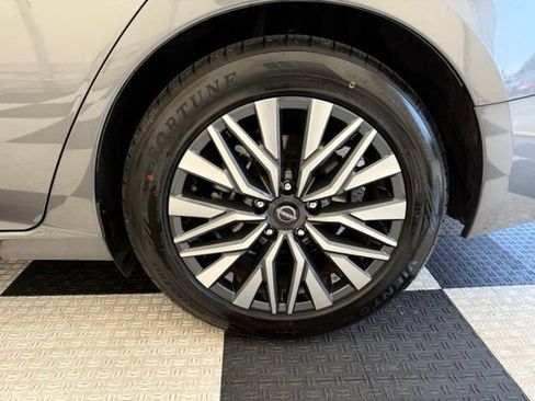 Used 2024 Nissan Altima 2.5 SV FWD image 10