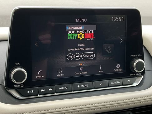 Used 2025 Nissan Rogue SV image 31