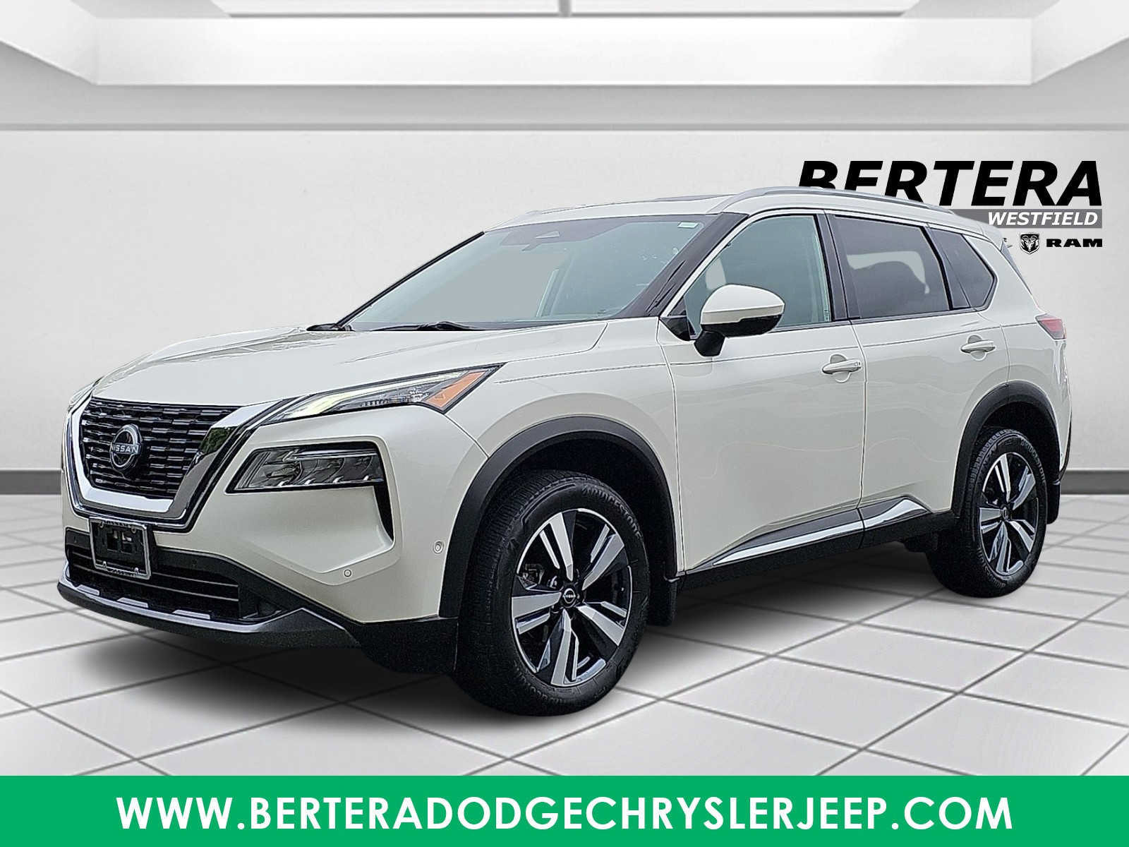 Used 2023 Nissan Rogue SL w/ SL Premium Package AWD/4WD image 3