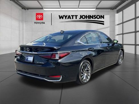 Used 2024 Lexus ES 300h Ultra Luxury w/ Accessory Package (Z2) FWD image 5