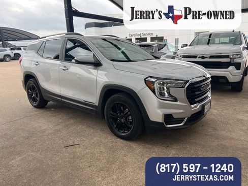 Used 2022 GMC Terrain SLE w/ Driver Convenience Package image 2
