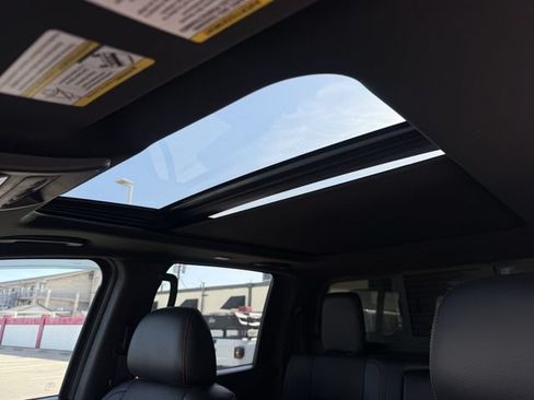 Used 2021 Nissan Titan PRO-4X w/ Pro-4x Convenience Package AWD/4WD image 25