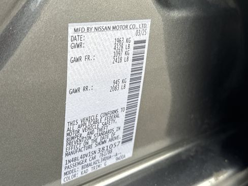 Used 2025 Nissan Altima 2.5 SV FWD image 35