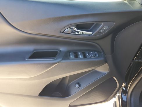 Used 2023 Chevrolet Equinox LT image 25