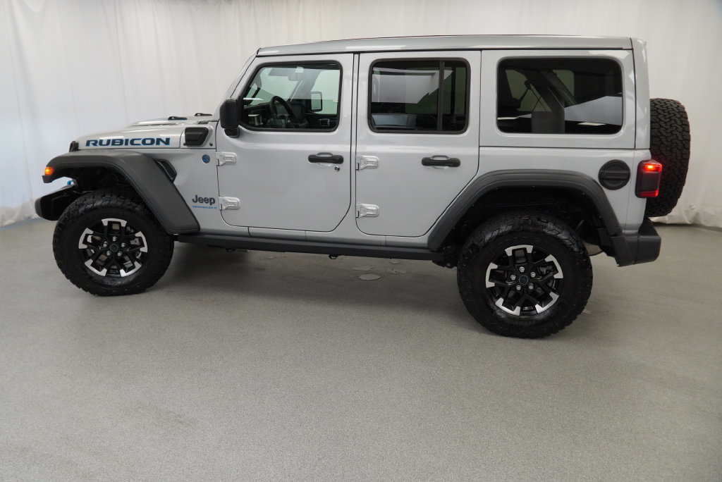 Used 2024 Jeep Wrangler Unlimited Rubicon 4xe w/ Technology Group AWD/4WD image 18