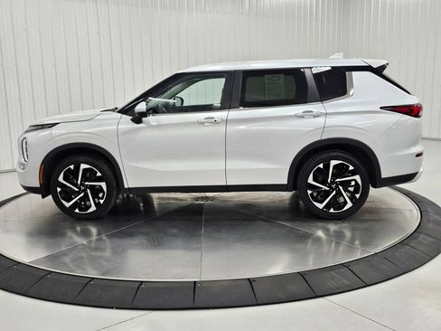 Used 2024 Mitsubishi Outlander SE AWD/4WD image 2