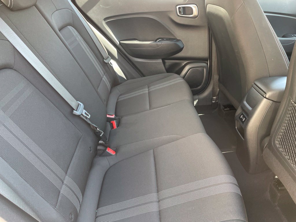 Used 2025 Hyundai Venue SEL FWD image 22
