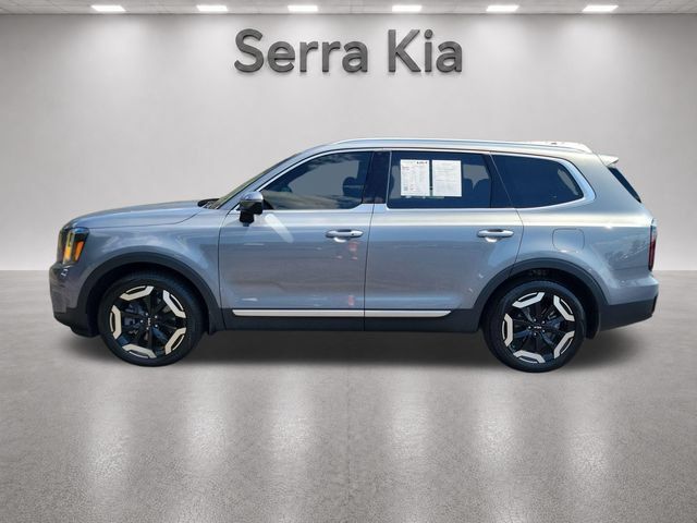 Used 2024 Kia Telluride EX w/ EX Captain's Chair Package FWD image 2