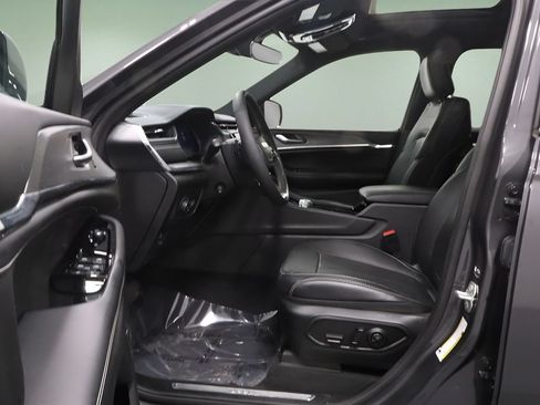 Certified 2023 Jeep Grand Cherokee Overland AWD/4WD image 14