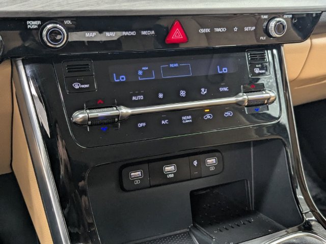 Certified 2024 Kia Carnival EX FWD image 24