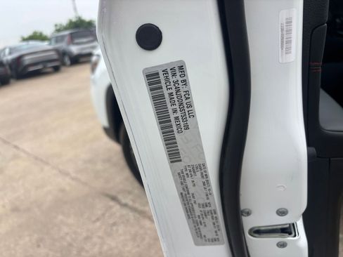 Used 2025 Jeep Compass Trailhawk AWD/4WD image 25