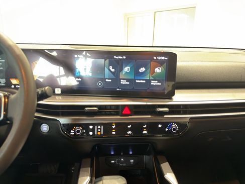 Certified 2024 Kia Sorento LX image 16