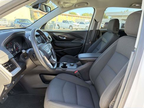 Used 2024 GMC Terrain SLE image 19