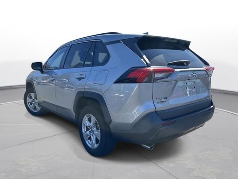 Used 2021 Toyota RAV4 XLE w/ Convenience Package image 10