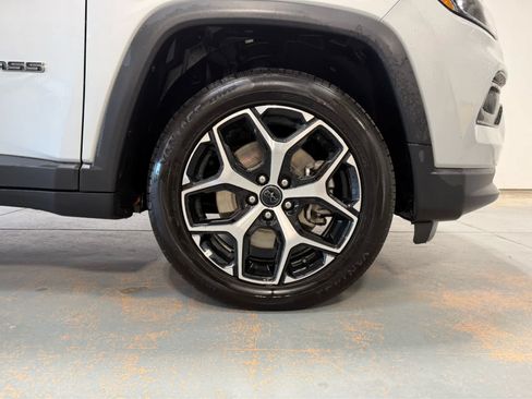 Used 2025 Jeep Compass Limited AWD/4WD image 8