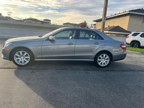 Used 2012 Mercedes-Benz E 350 4MATIC Sedan image 21