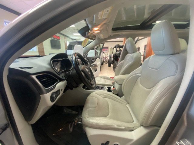 Used 2020 Jeep Cherokee Limited FWD image 16