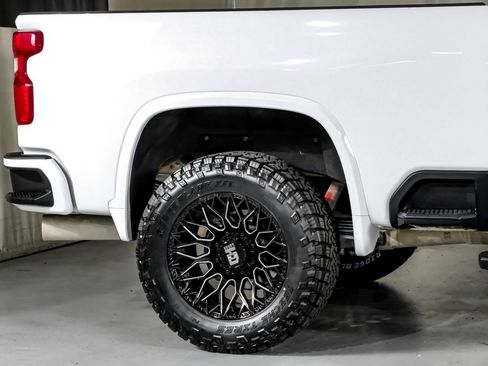 Used 2025 Chevrolet Silverado 2500 LT AWD/4WD image 7