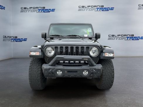 Used 2022 Jeep Gladiator Rubicon w/ Cold Weather Group AWD/4WD image 2
