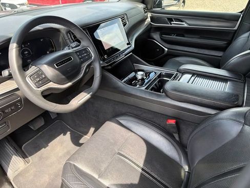 Used 2024 Jeep Wagoneer Series II w/ Flexible Seating Group AWD/4WD image 11