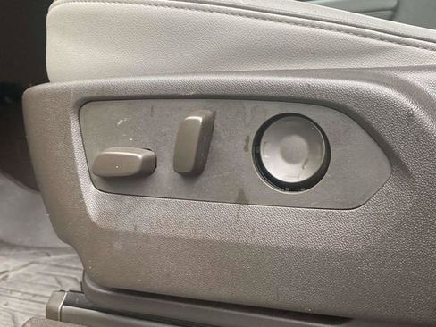 Used 2023 GMC Yukon SLT w/ SLT Luxury Package image 19