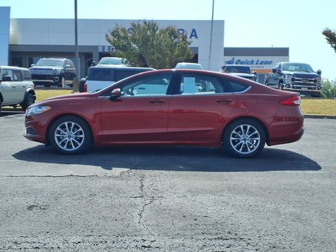 Used 2017 Ford Fusion SE FWD image 4