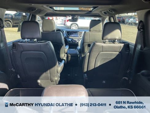 Used 2025 Chrysler Pacifica Limited FWD image 23