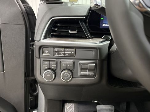 New 2026 Chevrolet Suburban Premier w/ Sun And Tow Package AWD/4WD image 18