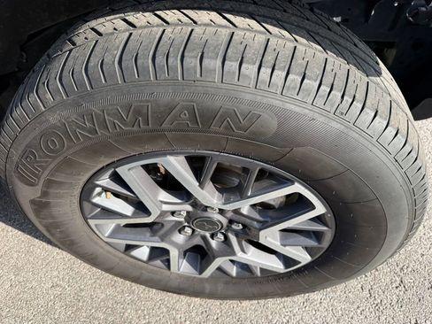 Used 2024 Jeep Wrangler Unlimited Sahara AWD/4WD image 15