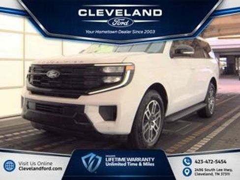 Used 2025 Ford Expedition Active AWD/4WD image 1