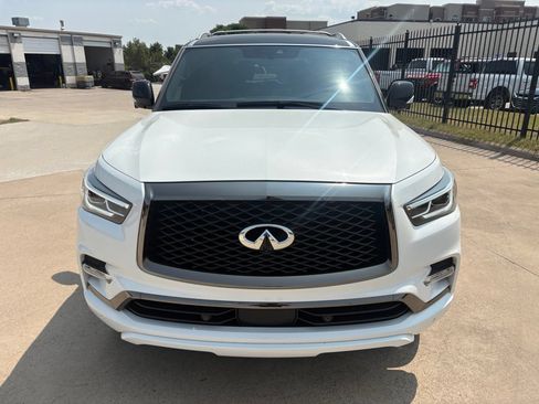 Used 2024 INFINITI QX80 Sensory AWD/4WD image 2