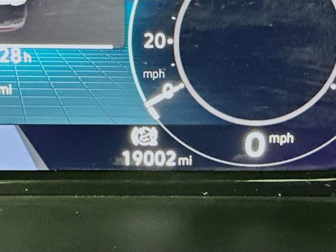 Used 2025 Volkswagen Atlas Cross Sport SE image 19