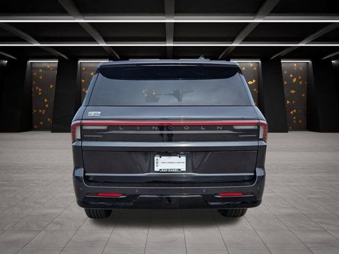 New 2025 Lincoln Navigator Reserve w/ Jet Appearance Package AWD/4WD image 4