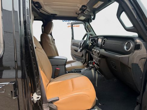 Used 2023 Jeep Wrangler Unlimited Sahara w/ Dual Top Group AWD/4WD image 19