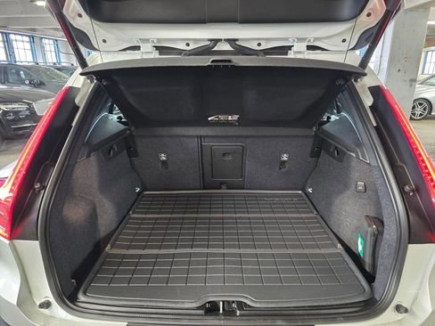 Certified 2024 Volvo XC40 B5 Plus w/ Protection Package Premier image 13