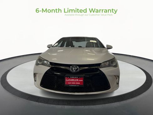Used 2017 Toyota Camry SE w/ Moonroof Package FWD image 2