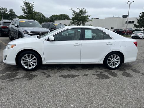 Used 2013 Toyota Camry XLE w/ Convenience Pkg FWD image 7