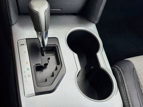 Used 2013 Toyota Camry SE FWD image 19