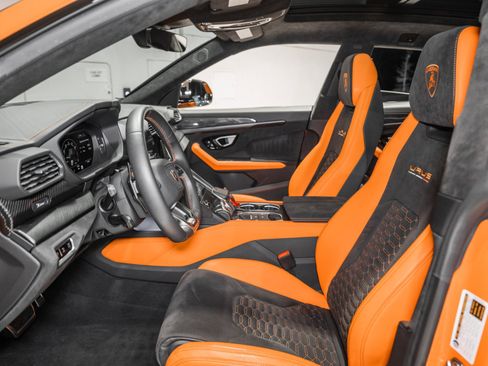 Used 2022 Lamborghini Urus Pearl Capsule image 2