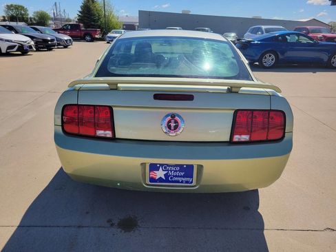 Used 2005 Ford Mustang Coupe RWD image 4