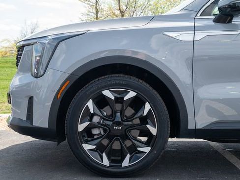 Certified 2025 Kia Sorento SX image 28