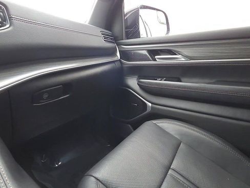 Used 2023 Jeep Wagoneer Series III w/ Preferred Equipment Group image 19